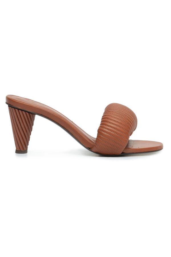 Sandal Settee Cushion Heels Conhaque